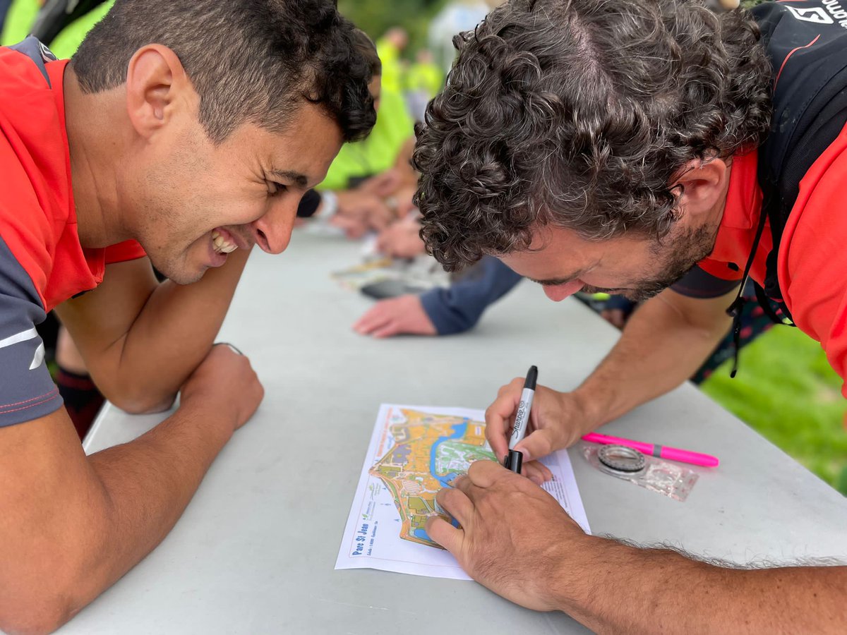 SAMU74's tweet photo. Parce que les soignants de l’urgence sont aussi une grande famille et qu’il faut savoir de temps en temps se retrouver pour relâcher la pression, on est tous derrière l’équipe du #SAMU74 au #Raid des #SAMU de #Roubaix.
🏆 Conservez la coupe !! 👍
#SAMU59 @roubaix #raiddessamu https://t.co/bgv5L6Ofc9