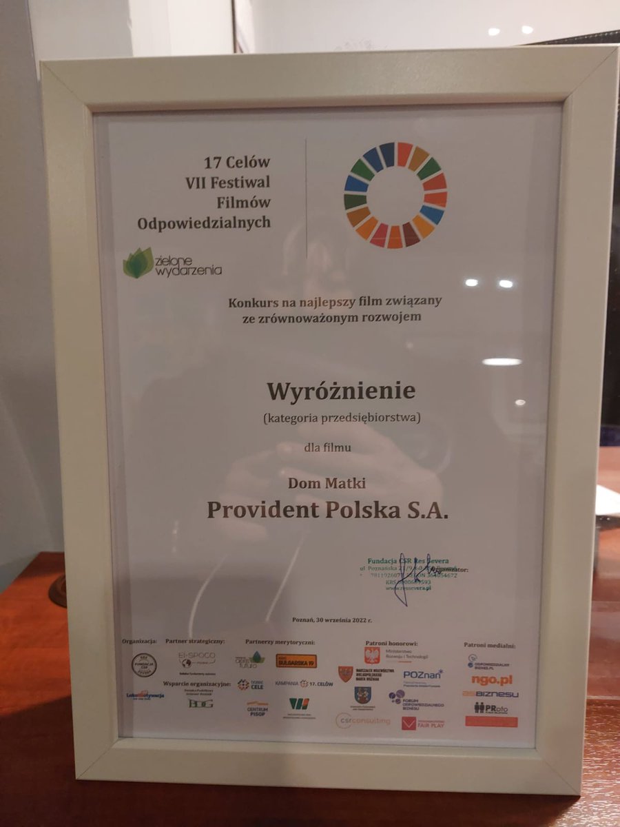 Provident_PL's tweet photo. Na gali VII Festiwalu Filmów Odpowiedzialnych https://t.co/30pxPwkXGX nasza koleżanka Agnieszka Krajnik odebrała przed chwilą wyróżnienie oraz nagrodę publiczności za film o projekcie #DomMatki (https://t.co/okvOv55iPO) 👍💪🥳
Zapraszamy do obejrzenia! https://t.co/PHT0SyISq7 https://t.co/ELS2YlOZj6
