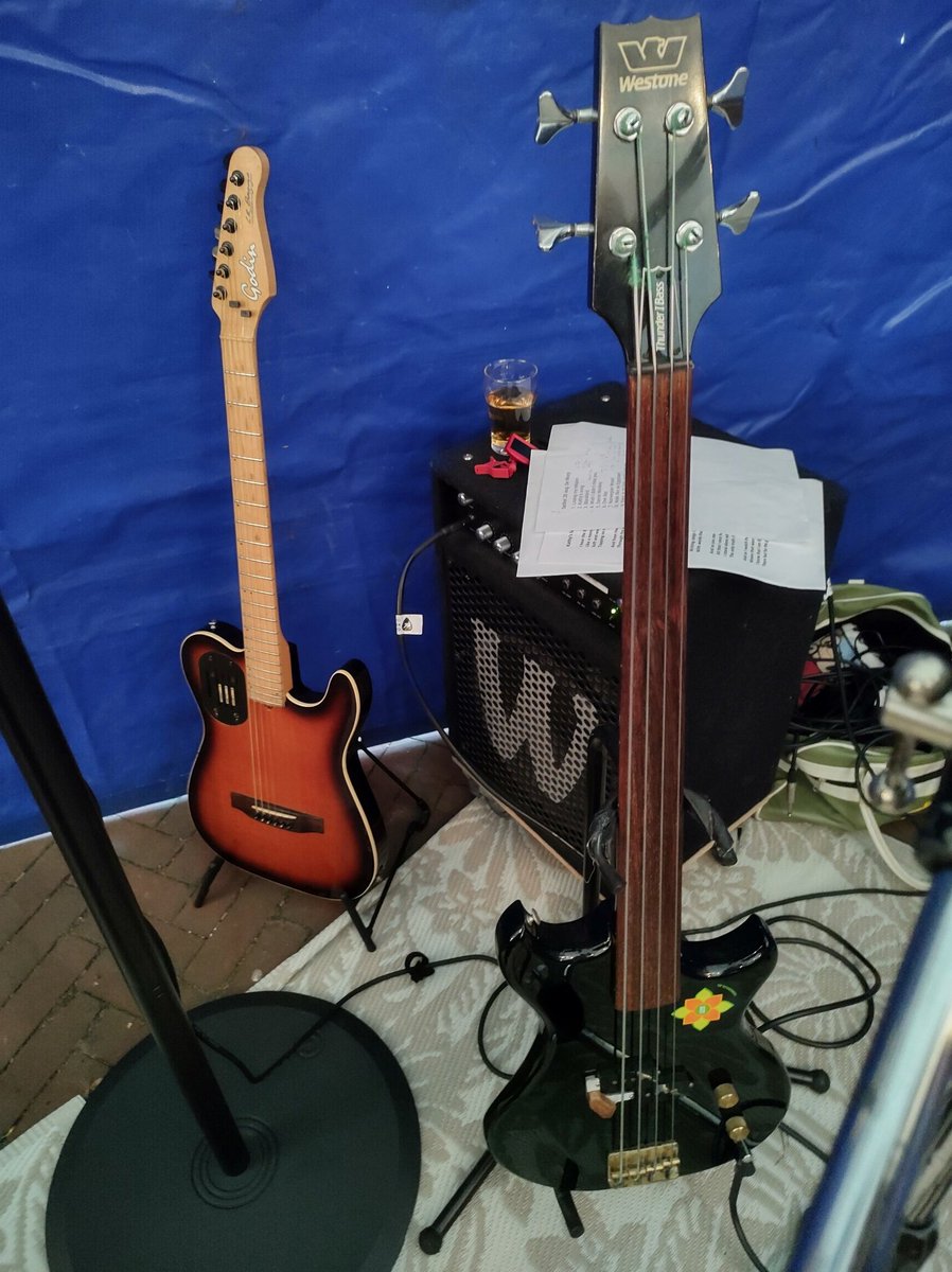 Gear for tonight's gig with #NovaMae 
<a href="/Westone_Guitars/">Westone Guitars</a> <a href="/GodinGuitars/">Godin Guitars</a>