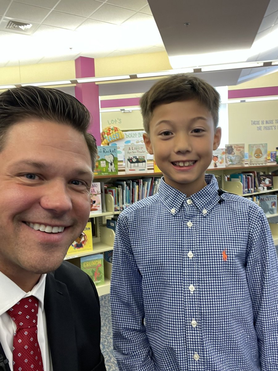 KennethRoumpos's tweet photo. Visited @HENDeagles today to be interviewed by students and also had the privilege to be present for five students being celebrated for positive office referrals! A great way to end the week. @limbohr https://t.co/tFuSaEE2Sy