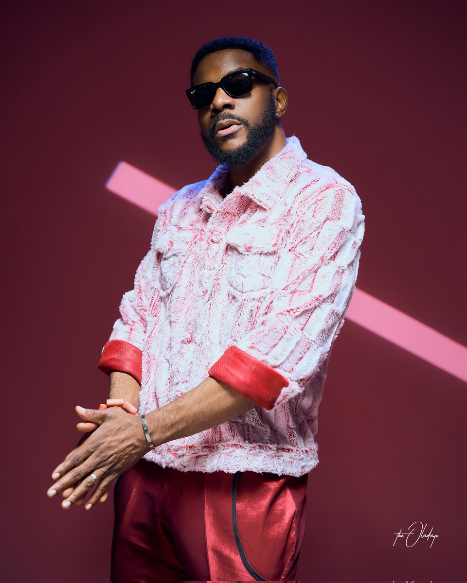 Ebuka's tweet photo. Going into the #BBNaija Level Up house right now to hang out with the finalists. But can I really visit the house and leave empty handed? Watch... 😇 

Outfit: @Temitayonathan
Photos: @theoladayo https://t.co/paobBq6UYj