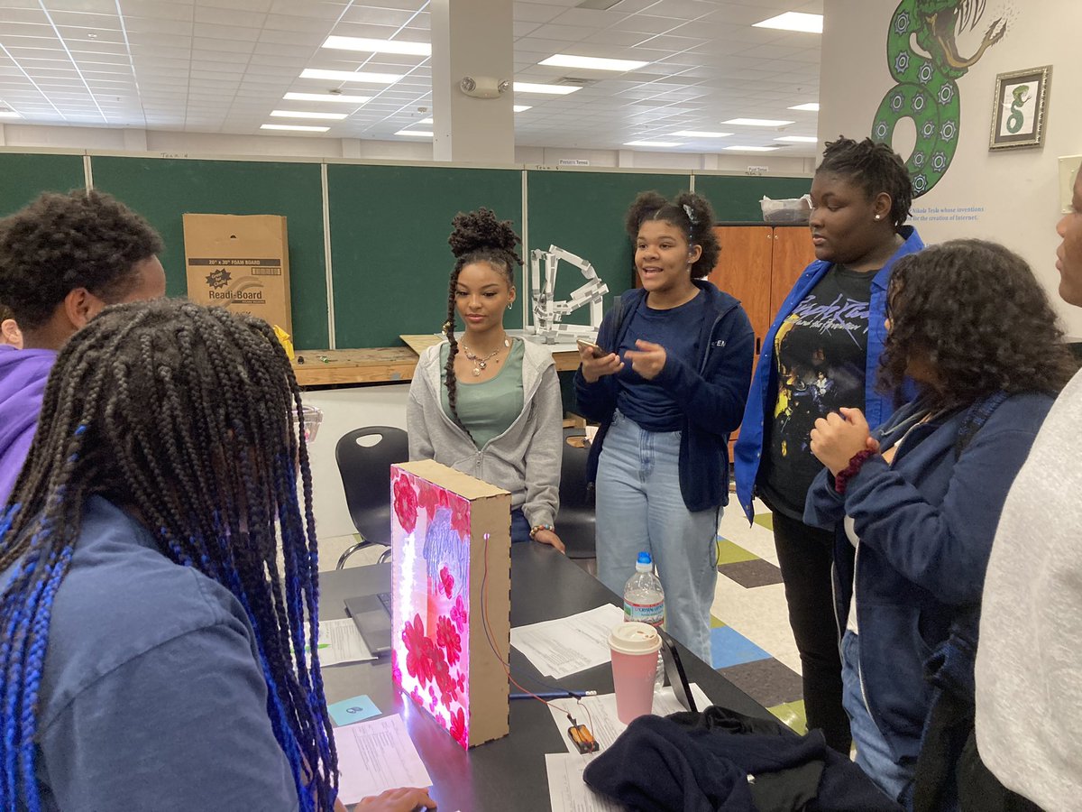 tonydonen's tweet photo. @STEMcha PBL culminating event day: 10th graders showcasing their innovative art pieces with digitally fabricated pieces for @HunterMuseum https://t.co/vmGXi6y6Jw