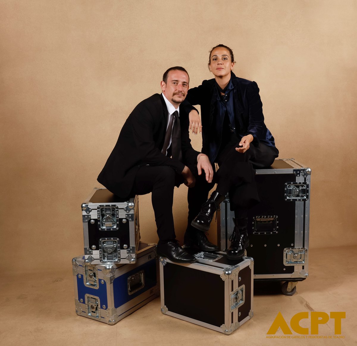 PREMIOS ACPT (@losacptmx) on Twitter photo #ACPT
Fue un honor contar con esta pareja de presentadores, ganadores de las categorías de Actriz Principal y Actor Principal el año pasado.
Cassandra Ciangherotti y Cristian Magaloni. Mil gracias.
Imagen <a href="/millanfoto/">millanfoto</a> Equipo Gráfico <a href="/estudiobecerraa/">Estudio Becerra Acosta</a> y <a href="/lazarografo/">Lazarografo</a> #ACPT
Fue un honor contar con esta pareja de presentadores, ganadores de las categorías de Actriz Principal y Actor Principal el año pasado.
Cassandra Ciangherotti y Cristian Magaloni. Mil gracias.
Imagen <a href="/millanfoto/">millanfoto</a> Equipo Gráfico <a href="/estudiobecerraa/">Estudio Becerra Acosta</a> y <a href="/lazarografo/">Lazarografo</a>