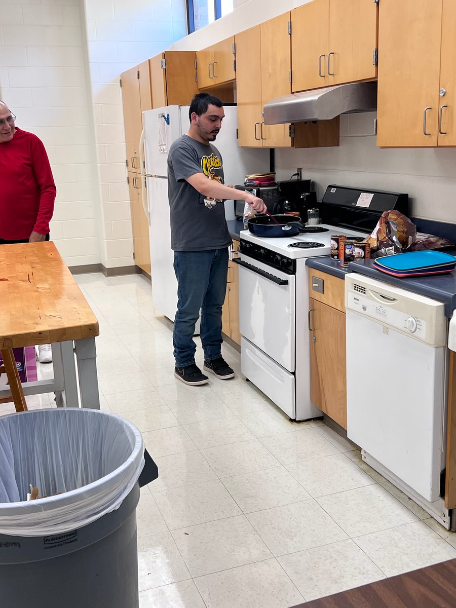 NISD_Tim_Shuff's tweet photo. Fridays are great when spent with friends. In TL Phase 3, we bond over the experience of preparing and sharing snacks (today's choice: nachos) @NISDReddix https://t.co/CeklYqWVio