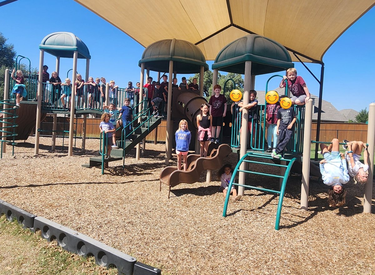 MrsLaneAtFord's tweet photo. @TheMrsWilkinson and I are so proud of our two classes! They earned another class prize (extra recess) for being safe, respectful, and responsible. Way to go, kiddoes! #ohmystars @ElementaryFord https://t.co/K5dWlZ0Lcf