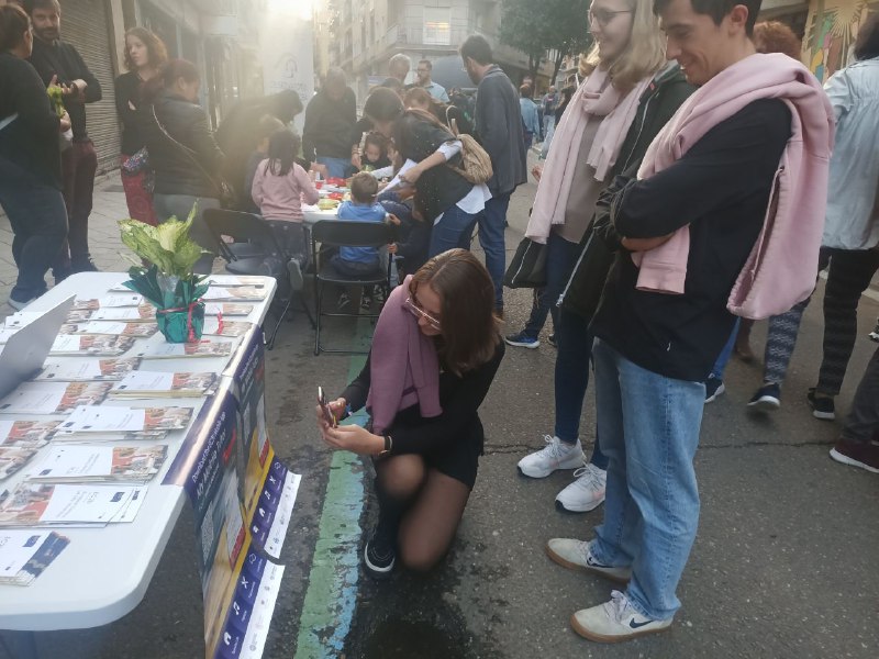 Let the #EuropeanResearchersNight begin in many cities across Europe!🌃
Today <a href="/EC2U_Alliance/">EC2U Alliance of European Universities</a> and #RI4C2 have been showcasing to researchers 🔬 the innovation power of the 7 universities in the alliance and the My Mobile Tutor App. 
Thanks to <a href="/UCCiUSAL/">Unidad de Cultura Científica y de la Innovación</a> for this amazing night!