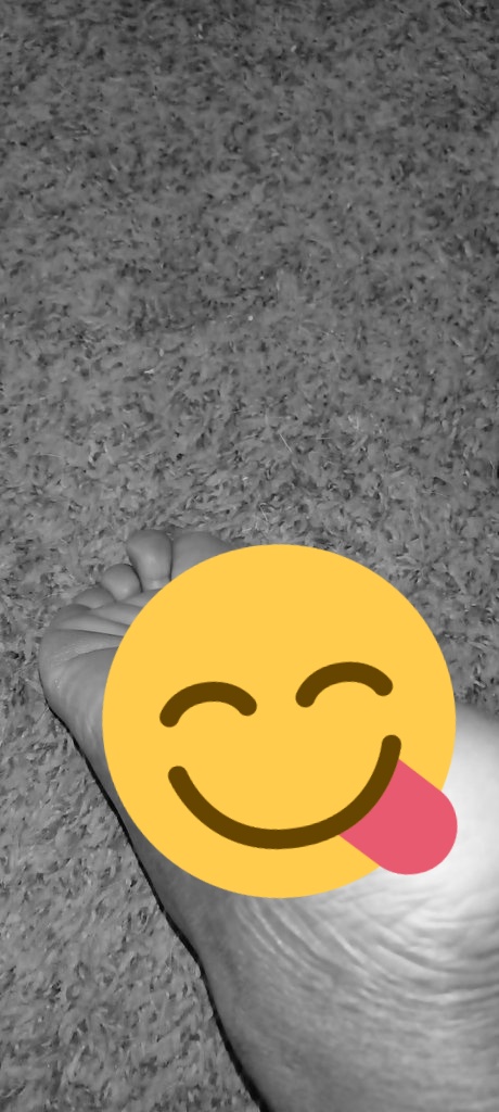 SkyDemure's tweet photo. Happy Friday 💋Inbox me! 😋 #feet #sellingcontent #buyingcontent #seemysole https://t.co/WuXiTUApkk