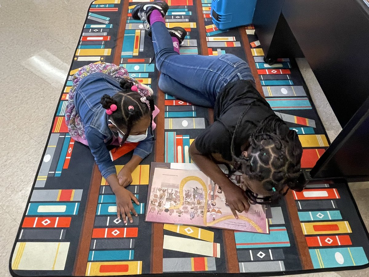 TeamGrizzle2006's tweet photo. 1st graders were in for a treat today! They enjoyed 5th graders reading to them and, they were eager to answer questions about the story. 5th Ss enjoyed it so much, they requested for the 1st Ss to be their mentees. Reading for the win 🙌🏾 📚 @Prin_Salley @apsupdate https://t.co/6wQXsUqUpF
