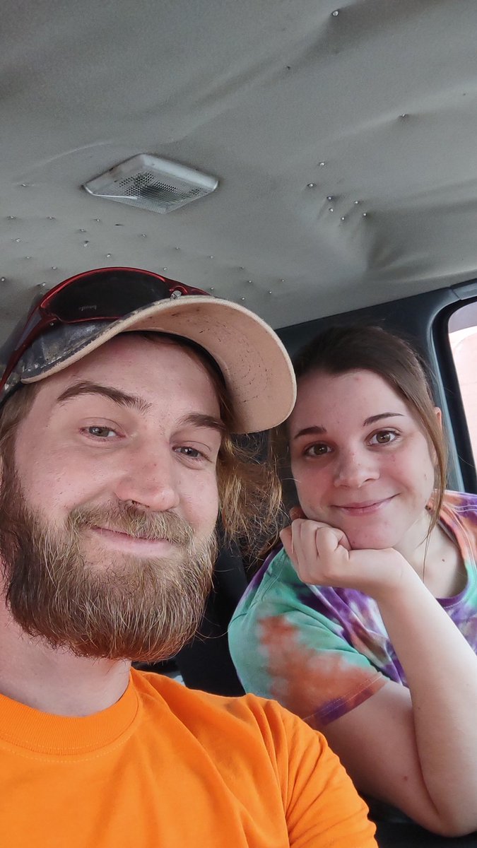 Hey all of you wonderful tweeters can we get some love for <a href="/Velmzy_V/">VelmzyVoice</a>  I wanna wish her a very happy birthday 🎉🎂