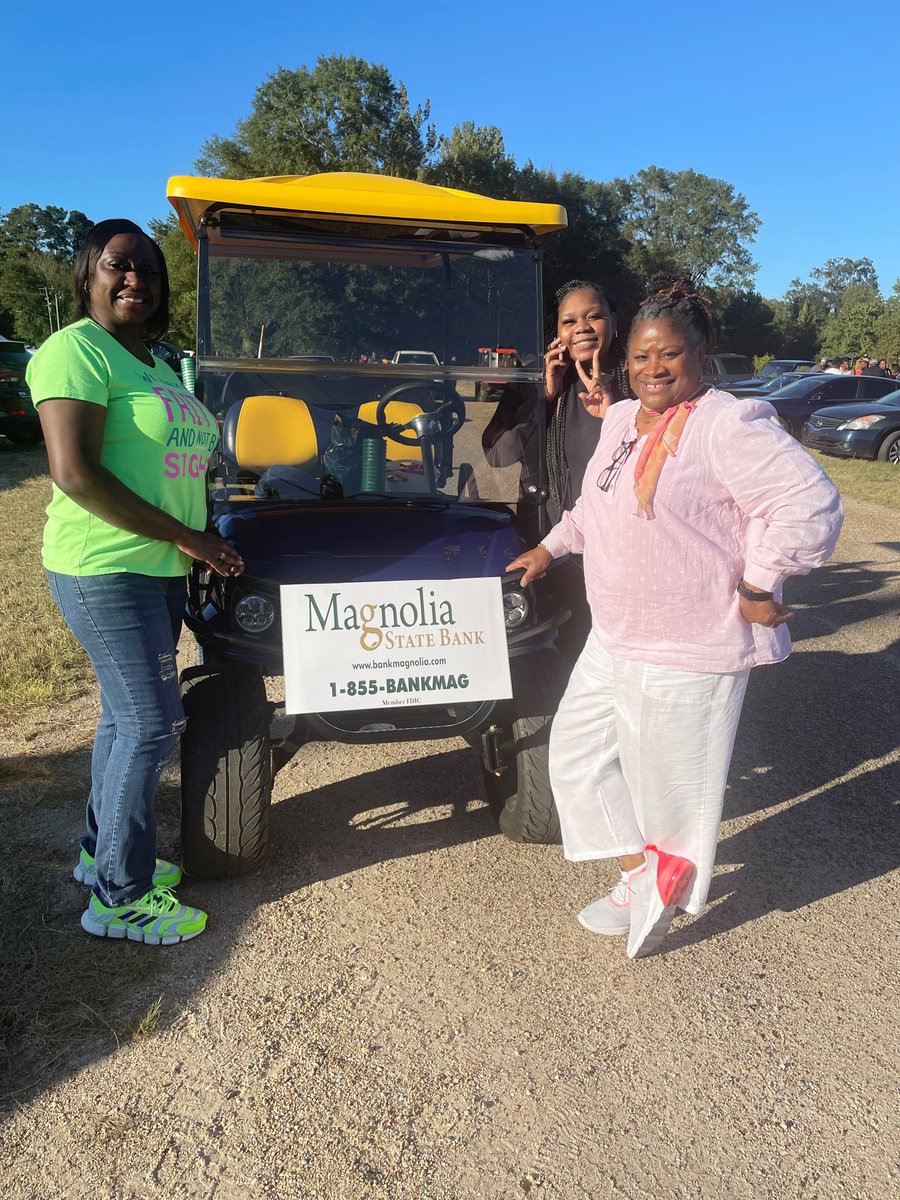 BankMagnolia's tweet photo. Heidelberg High School Homecoming Parade 2022! 💙 💛 
#magnoliastatebank #localbank #banklocal #heidelbergms https://t.co/VgjBCMX4Ze