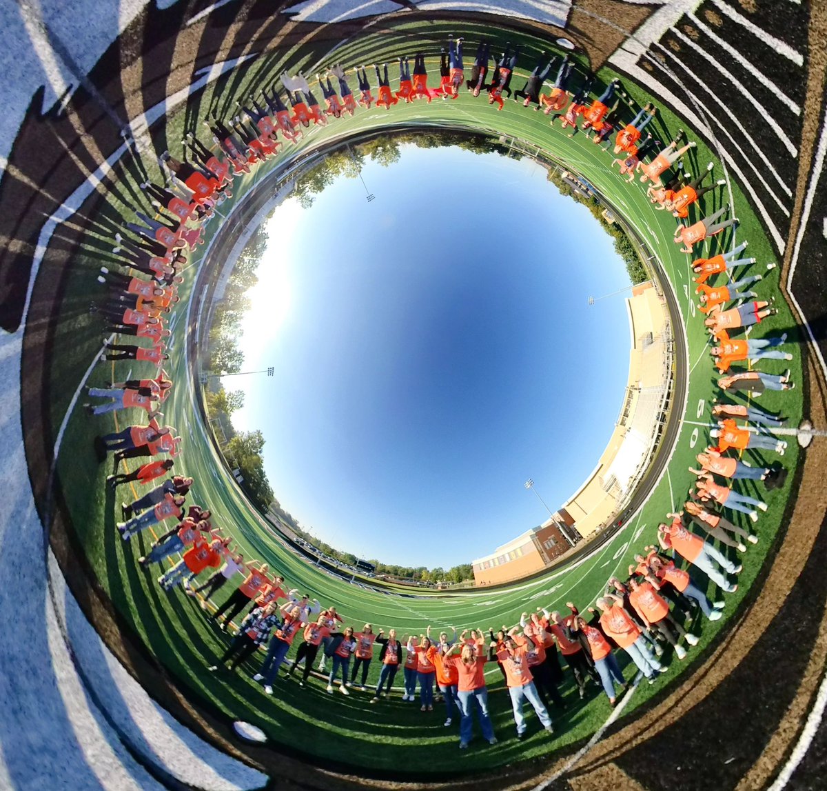 You got it @LB_GNHS 🧡 We love you! #Laurabertermannstrong <a href="/GNHSAthletics/">GN Knights Athletics</a> <a href="/GrayslakeNorth/">Knight Pride</a> <a href="/Grayslake127/">Grayslake 127</a> <a href="/MStoraasli/">Mikkel Storaasli</a>