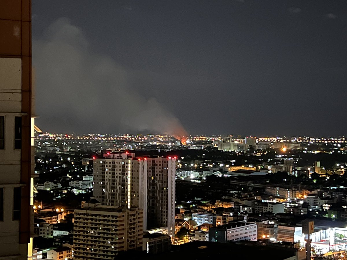 ESangswang's tweet photo. @Freedom_SLR จากมุมนี้ เมื่อ 2 อาทิตย์ที่แล้ว ยังเกิดแถวนี้อยู่เลย วันนี้ไปเกิด ตรงนู้นนนน ขอให้ทุกหลังคาเรือนปลอดภัยนะคร้าบบบ https://t.co/6CpSUxuIwn