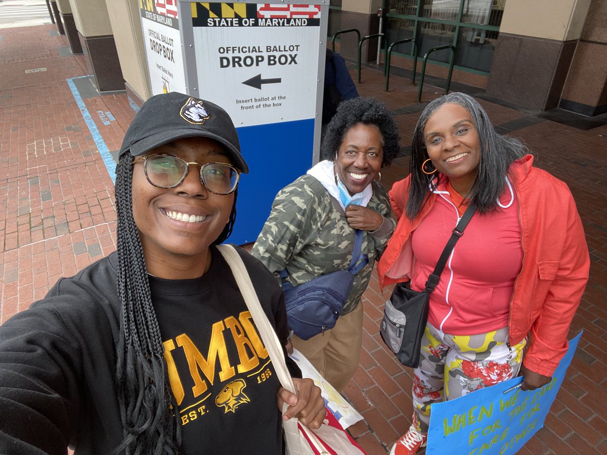 jazbraswell25's tweet image. With Sonia Eaddy &amp;amp; Betty Bland-Thomas at VOLAR March @organizepopple1 @UMBCPubHum 💥❤️