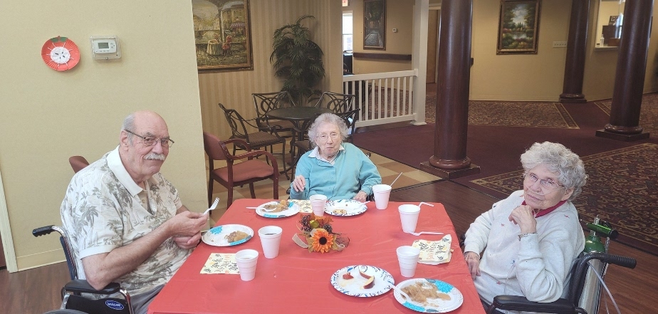 AmberManorCC's tweet photo. In honor of Johnny Appleseed's birthday, we had an all things apple Happy Hour, with our signature drink Carmel apple hard cider #TrilogyLiving https://t.co/1PgAriDrDY