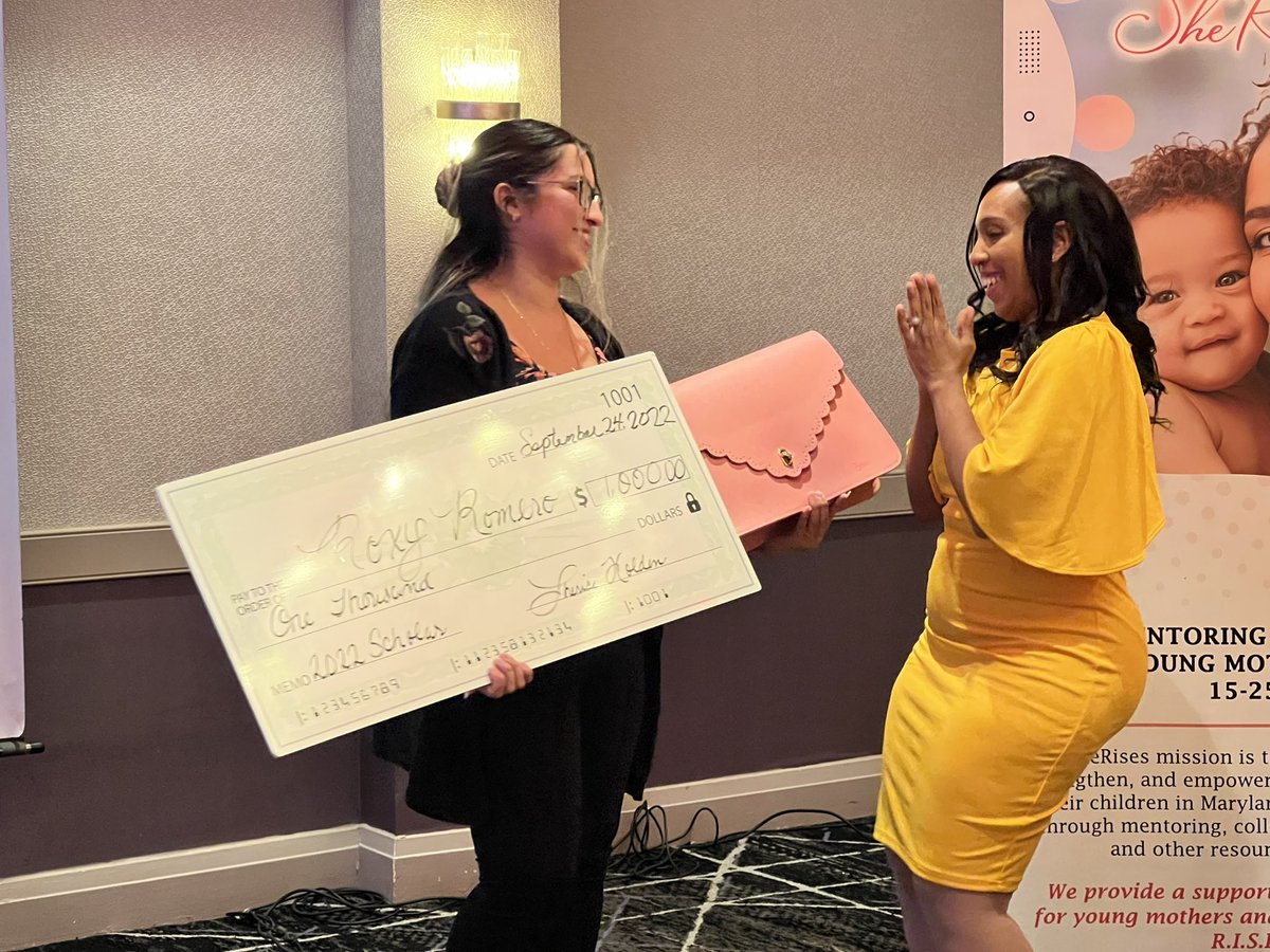 On this last day of #NationalStudentParentMonth I want to congratulate @montgomerycoll student parent, Tangela Rich, and @GeorgeMasonU mom, Roxy Romero. Both were awarded $1000 scholarships from @SheRisesInc.  Congratulations Tangela and Roxy! 👏🏽 👏🏽 👏🏽 

#supportstudentparents