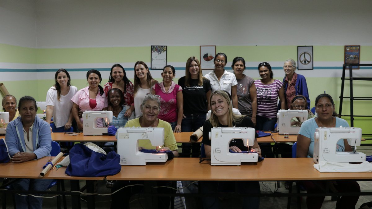 ConstruFuturos's tweet photo. #NuestrosProgramas: "Constru Emprende"
Transformamos la vida de mujeres y jóvenes a través de la formación integral y en oficios para promover el desarrollo económico y social de comunidades a través del emprendimiento. El objetivo es forjar personas independientes y empoderadas https://t.co/rRWrQz9XqZ