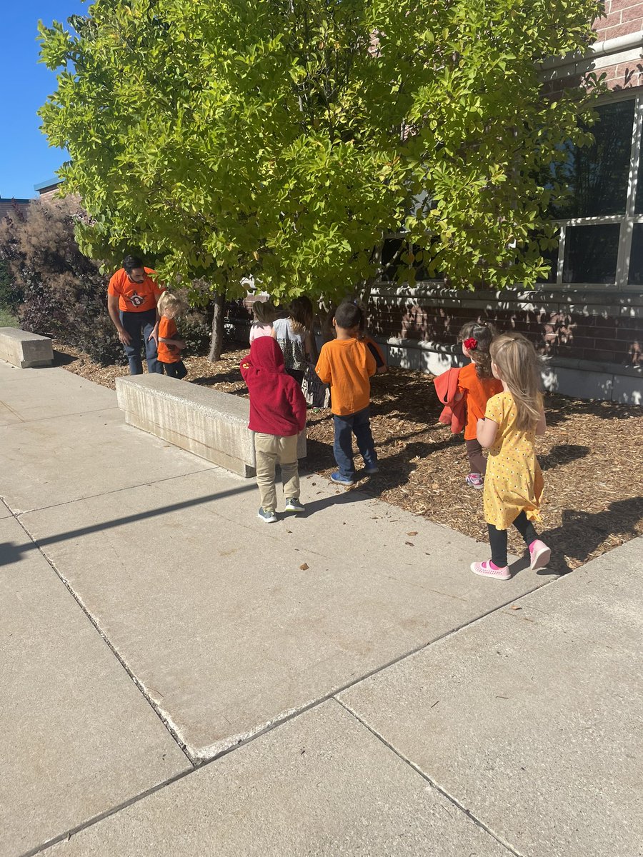 ECStDSavio's tweet photo. Une merveilleuse célébration liturgique ensemble pour commémorer chaque enfant. Les élèves ont ensuite déposé leurs roches dans le jardin de la vérité et de la réconciliation 🧡🧡🧡@JPGagnier @CSCP_EDI @sharirobitaille https://t.co/ESgMZRIiRi