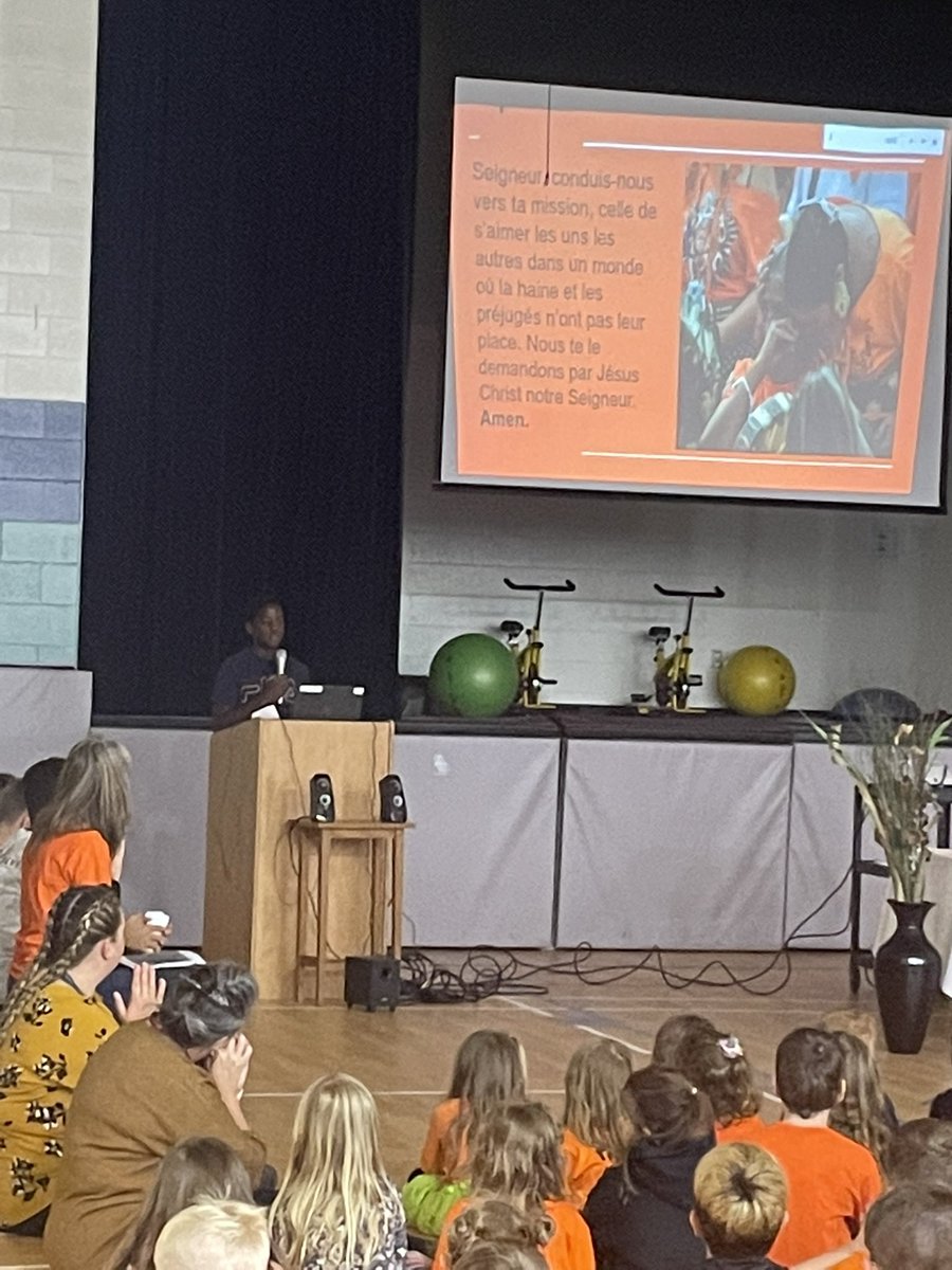 ECStDSavio's tweet photo. Une merveilleuse célébration liturgique ensemble pour commémorer chaque enfant. Les élèves ont ensuite déposé leurs roches dans le jardin de la vérité et de la réconciliation 🧡🧡🧡@JPGagnier @CSCP_EDI @sharirobitaille https://t.co/ESgMZRIiRi