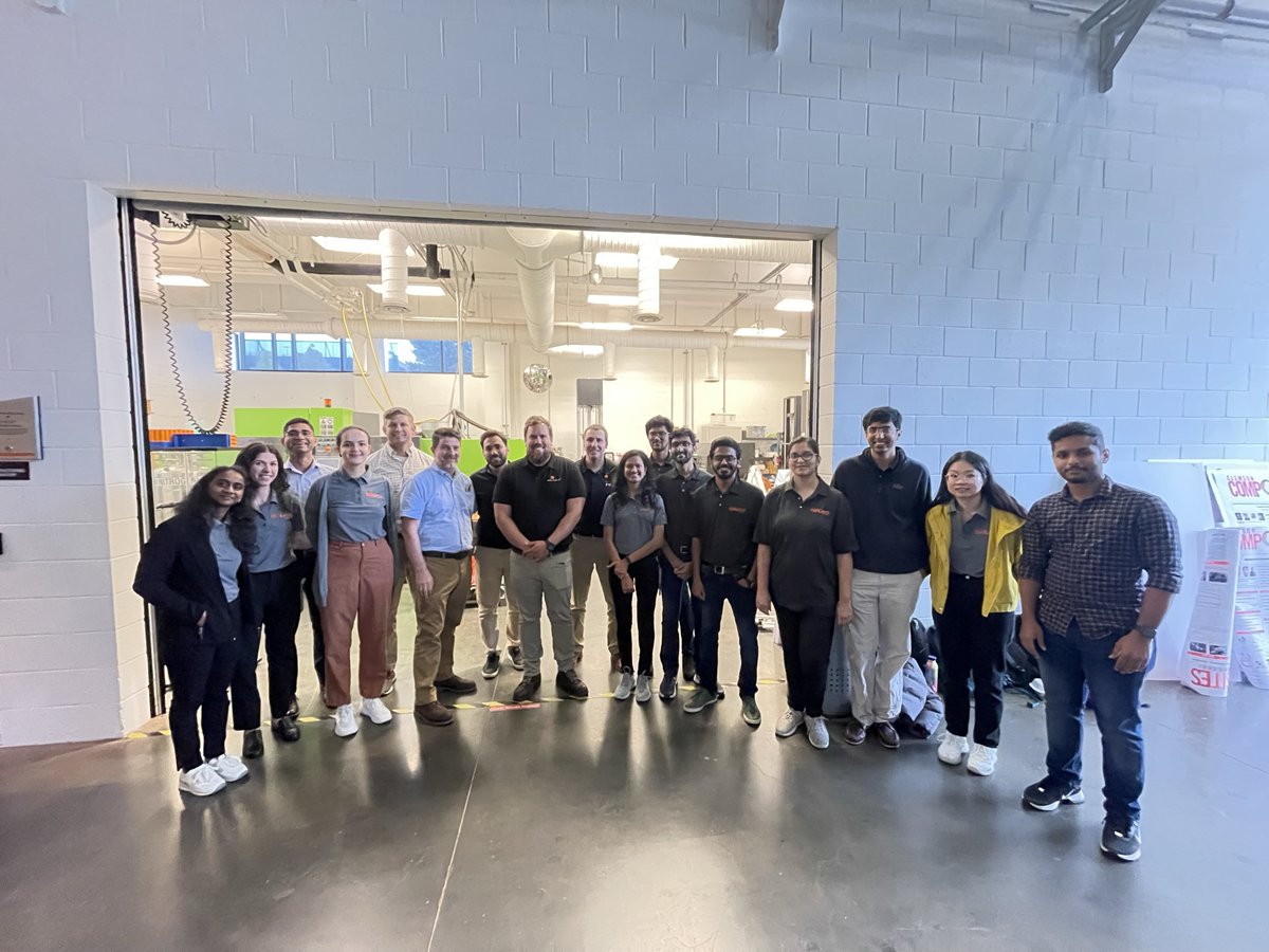 ClemsonCompCtr's tweet photo. @ClemsonCompCtr had the great pleasure of hosting @SpaceX representatives today to demonstrate our unique capabilities and also showcase our outstanding students and their research. https://t.co/kC7XBbPTHJ