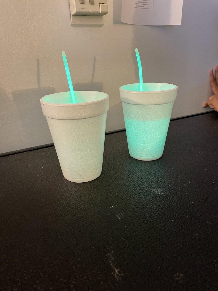 JessDCunningham's tweet image. Energy transfer with Glow Sticks. Let’s investigate 👀 #grade5 #doscience #dreamers @SeatackDream #vbschools