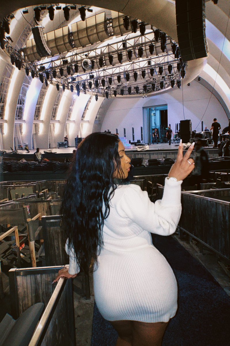 anenaarchives's tweet photo. I really performed at The Hollywood Bowl w/ @PTXofficial last night I’m so grateful to live this life 🥹🤍 https://t.co/FWbn3H4W2u