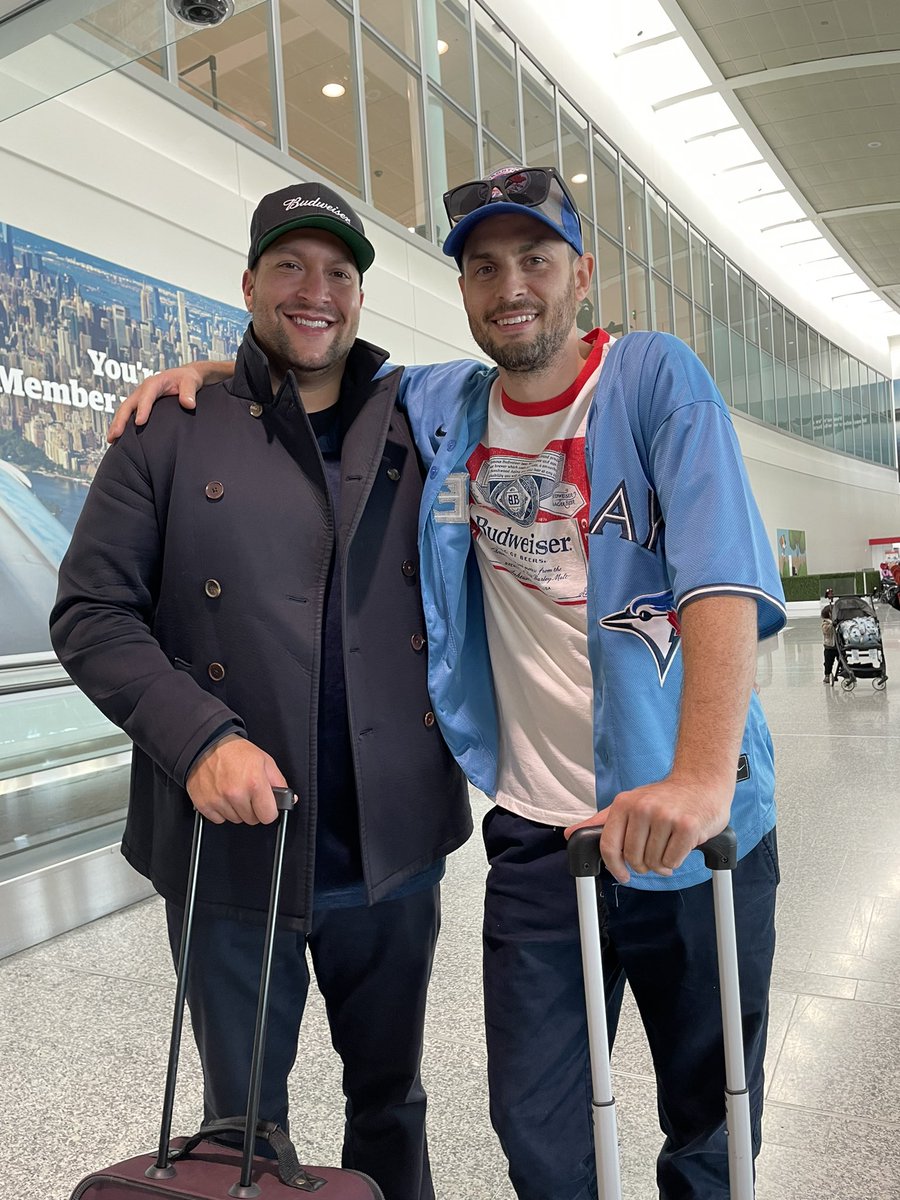 Chasefor62's tweet photo. Missed 61, off to chase 62 in NYC. Thanks @BudweiserCanada #thatswhatbudsdo @BlueJays #nextlevel https://t.co/J8FhIEvc0i