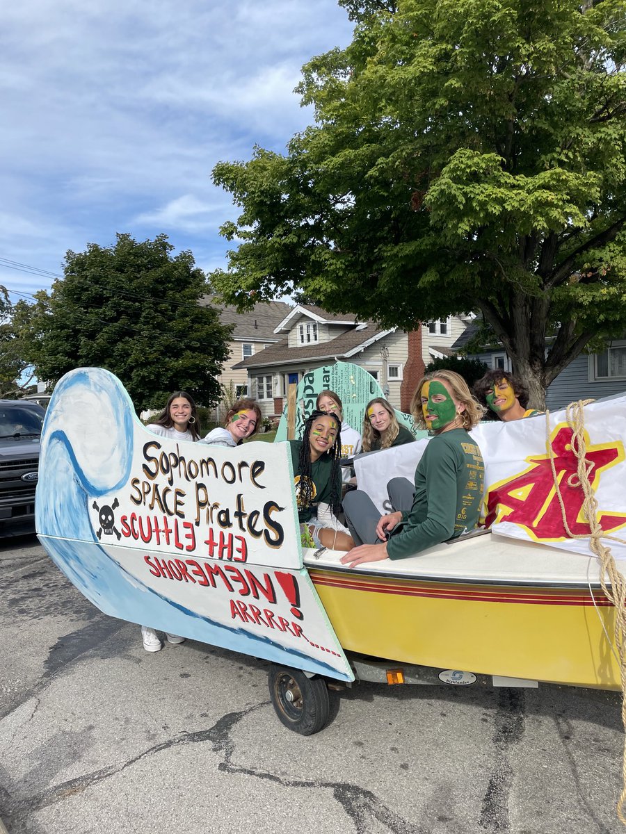 MLSstuCo's tweet photo. MLS Sophomores have a great float! https://t.co/hw1NMEhzpk