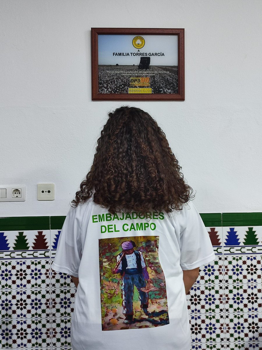 angelherrerasa3's tweet photo. #Podeis destrozar todo aquello q veis,xq ella,de 1soplo,todo lo vuelve a crear.Somos guardianes de sus frutos,nos dibuja paisajes y nos los hace sentir.Nos atrapa en 1lazo q no aprieta jamás,ella nos da la https://t.co/Iybi5N9sRx la tierra donde se asienta nuestras raices. CAMPO https://t.co/qx8gTDLoyv