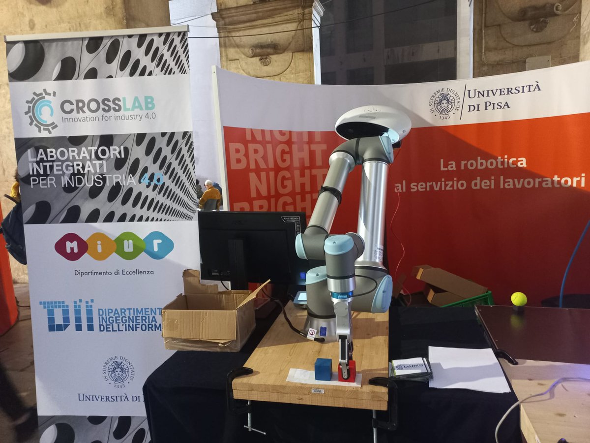 DII_Pisa's tweet photo. Robot che lavorano assieme all'uomo, in gradi di apprendere da lui i movimenti e di operare a fianco a fianco delle persone in modo sicuro. direttamente dalla fabbrica dai nostri #crosslab, i lab per la fabbrica del futuro #bright https://t.co/ZX1jZa1Aye