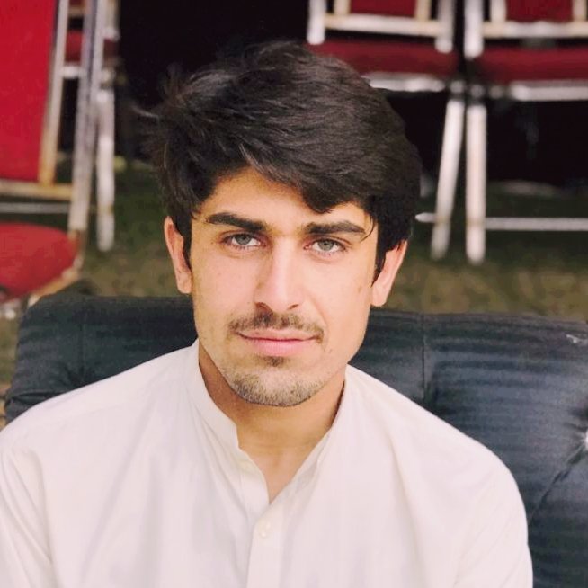 MSajjad18320152's tweet image. The deepest thing in the world are EYEs ......👀
#eye_challenge