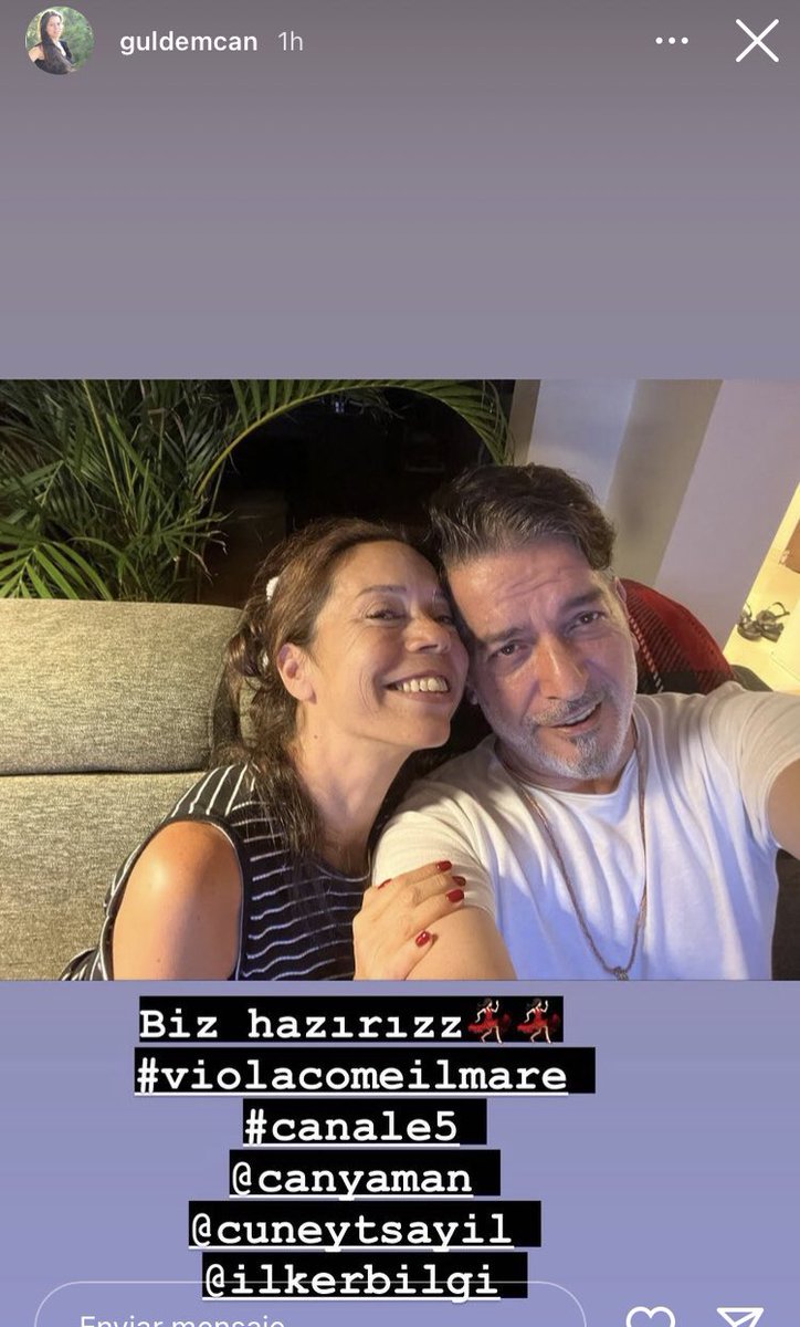 44Gringa's tweet photo. Sus familias apoyándolos,el marido de Francesca y la mami y su tito Cuneyt 🥰💜
#ViolaComeIlMarePremiere 
#CanYaman #FrancescaChillemi https://t.co/GwtnhsECbv