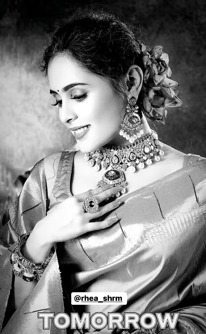 BollyTellyBuzz's tweet photo. .@rhea_shrm looks stunning in this monochromatic click!
.
.
#RheaSharma https://t.co/kjwh8v6kFI