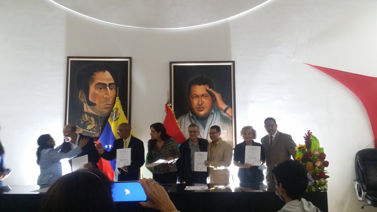 manuelita1504's tweet photo. #30Sep
Consejo Municipal de Caracas
Salón de sesiones
#ComunidadSordaDeCaracas
#PcD
#LenguaDeSeñasVenezolana #LSV  
#Inclusión
#Igualdad
#Equidad
#DíaInternacionalDeLaLenguaDeSeñas #ILSV   #DíaInternacionalDelSordo
@armandograterol 
@AscaracasAsc 
@alcaldiacaracas 
@Conapdis https://t.co/Q92HCJELna