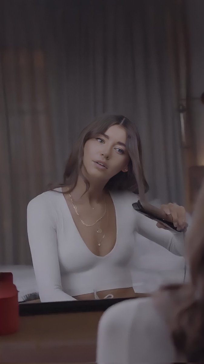 look at her ?? she's perfect 🥺

#eleanorcalder