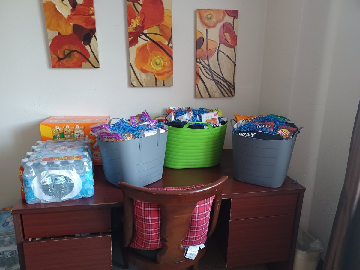 Homeward Bound gifted the amazing firefighters of <a href="/DallasFireResc1/">@DallasFireRescue</a> with shirts, snacks, and other gifts to show appreciation for everything they have done for us recently. Thank you for your service to our communities!