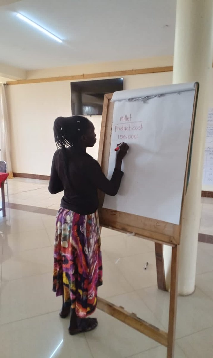Decodiuganda's tweet photo. Day 2! The 50 ladies from Kaberamaido discuss #pricing and #SACCO amongst themselves. This helps the staff evaluate how much they are understanding and gaining from the #training. https://t.co/UOrzvj8wHj