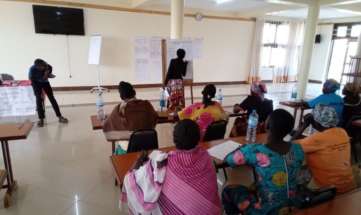 Decodiuganda's tweet photo. Day 2! The 50 ladies from Kaberamaido discuss #pricing and #SACCO amongst themselves. This helps the staff evaluate how much they are understanding and gaining from the #training. https://t.co/UOrzvj8wHj