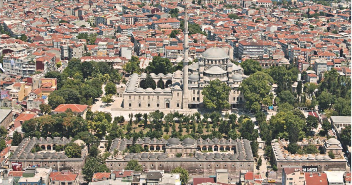 oari42's tweet photo. Bir zamanlar Fatih Camii..         Bu kadar ağaç hangi akla hizmet için kesildi? https://t.co/n6V5Gc6nc8