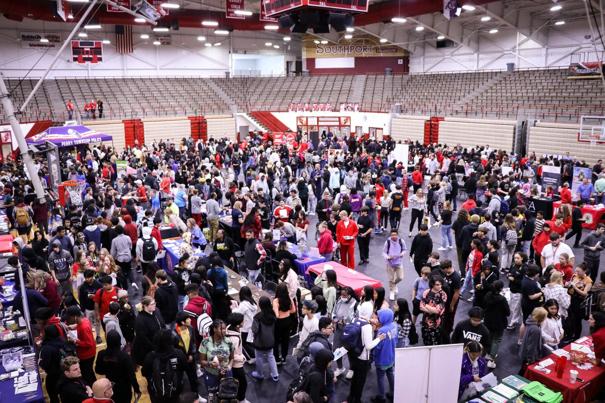 Southport High School held a career fair in the fieldhouse today. Thank you to the 80+ organizations who took the time to talk with students about job opportunities!
