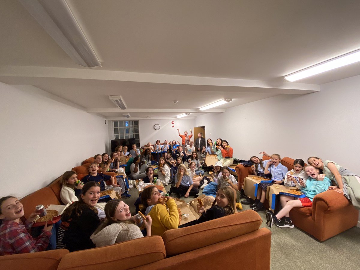 The U6 girls welcomed our new L4 girls to Finlay for a pizza and movie evening. The L4 girls were in high spirits and greatly enjoyed playing games, eating pizza and watching a movie.