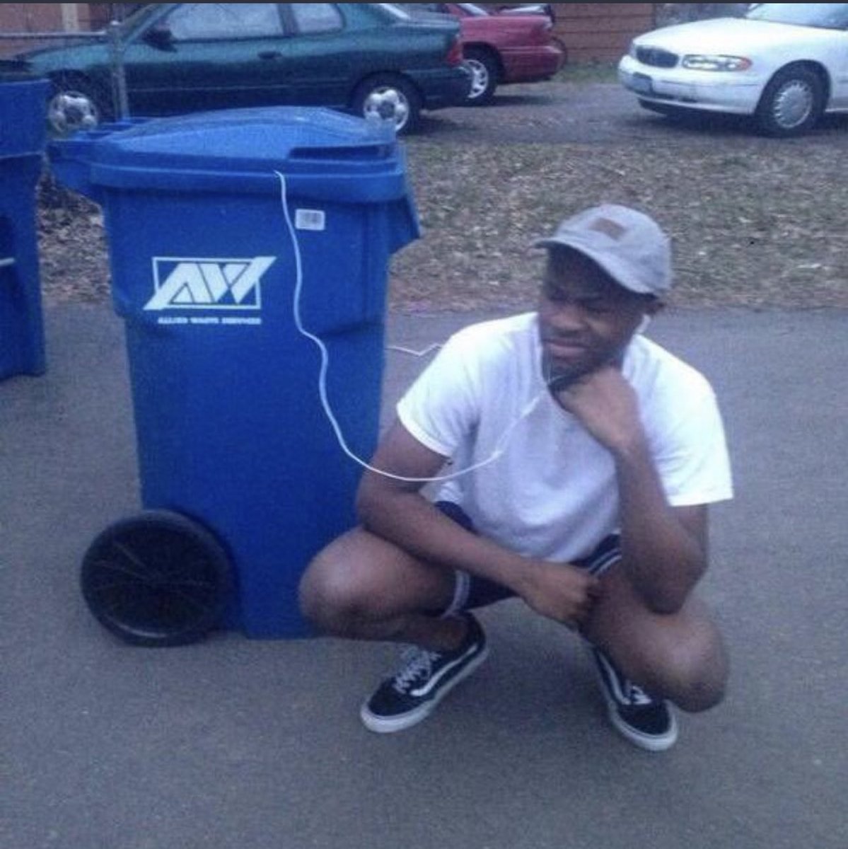 NoLifeShaq's tweet image. What artist is he listening to? 😂