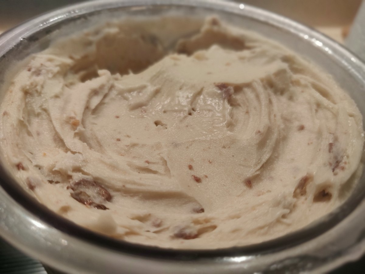 citlee's tweet image. It's a banana &amp;amp; peanut butter ice cream kind of day.

Ingredients: ripe bananas, ~8 Reeses mini peanut butter cups

Verdict: the low quality chocolate &amp;amp; peanut butter are hard to taste when cold. Remake with real peanut butter &amp;amp; tasty choc chips. 6/10 (ice cream's still great!)