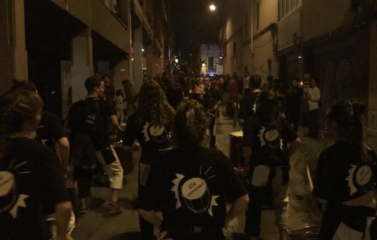 Plataforma Infantil i Juvenil de les Corts tweet media