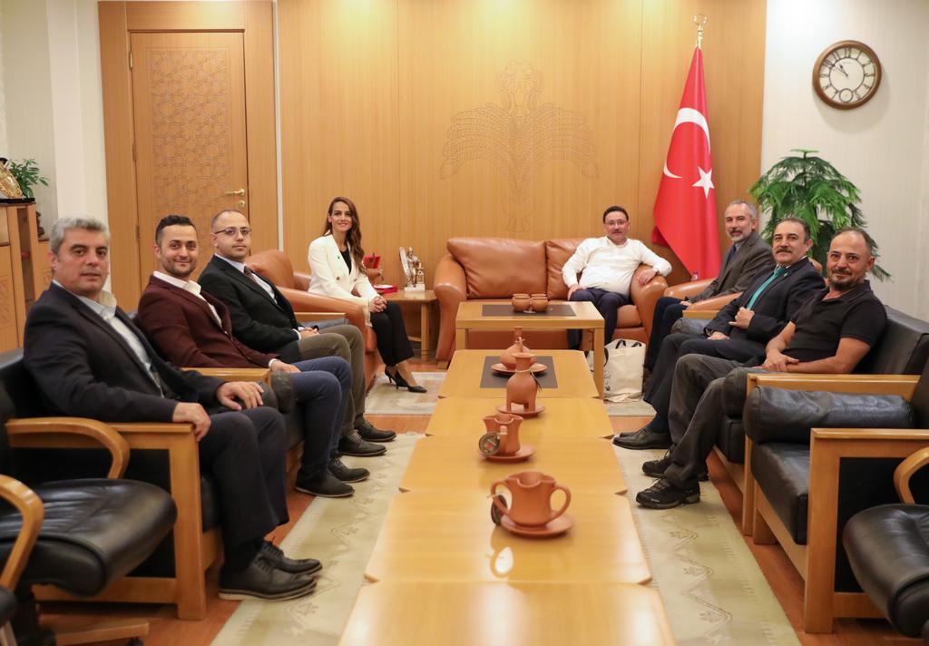 kayserivaliligi's tweet photo. Valimiz Sayın Gökmen Çiçek, Tema Vakfı Kayseri İl Temsilcisi Abdulkadir Dağlı ve beraberindekileri makamında kabul etti. https://t.co/96BxOLUedJ