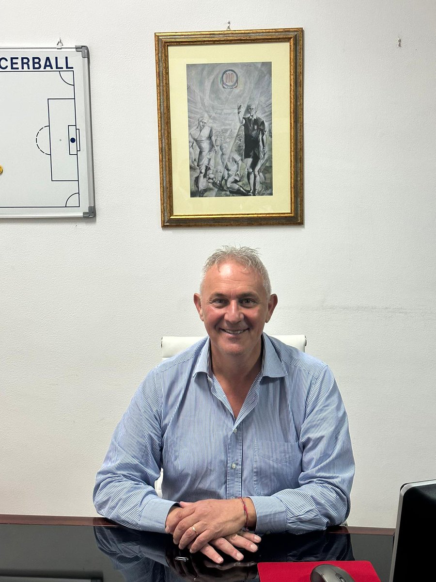 AiaFoggia's tweet photo. Come preannunciato durante l'ultima riunione generale, oggi è avvenuto il passaggio di consegne dal Commissario Straordinario uscente, Pierfranco Racanelli, a Giuseppe D'Antuono che ora torna ufficialmente Presidente della Sezione A.I.A. di Foggia. 

#Passaggio #Consegne #Sezione https://t.co/b02bwyROda