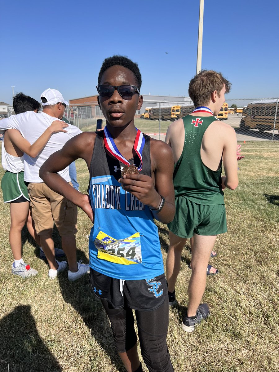 SCHSrunsXC's tweet photo. Just a few sharks doin’ what sharks do! #finsupcreek #everyweekissharkweek #alvinisd #freedomfield https://t.co/jAVHuCV362