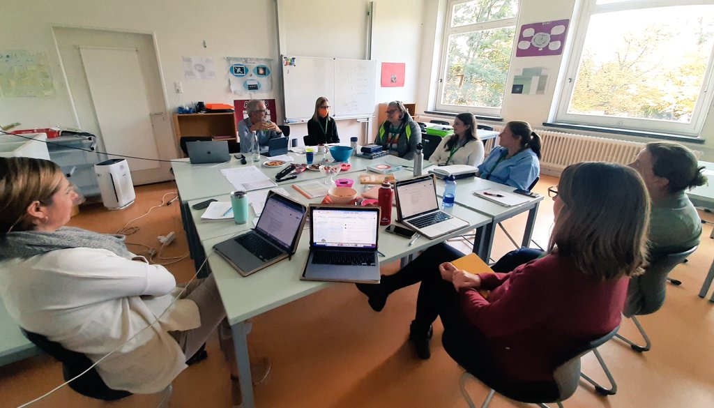 TY <a href="/MaggieRBrowne/">Maggie Browne</a> <a href="/danfeigelson/">Dan Feigelson</a> <a href="/CaroleNickle/">Carole Nickle</a> @ISHR_DirectorJB <a href="/RoweKiethe/">Carol Rowe-Kiethe</a> @MarianneKasch <a href="/EhlerdingLia/">Lia Ehlerding</a> @JvonEstorff <a href="/DociFrida/">Frida Zylka</a> &amp; the whole @ISHRLearns team for making this wk so meaningful &amp; S-centered!Honoring identities,voices&amp;independent thinking so Ss Belong. Learn. Thrive.