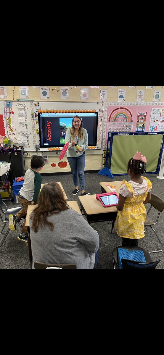 Nothing beats AAC group on Friday morning! <a href="/CASEDupage/">Dr. Mary Furbush</a> #CASEeffect #AAC