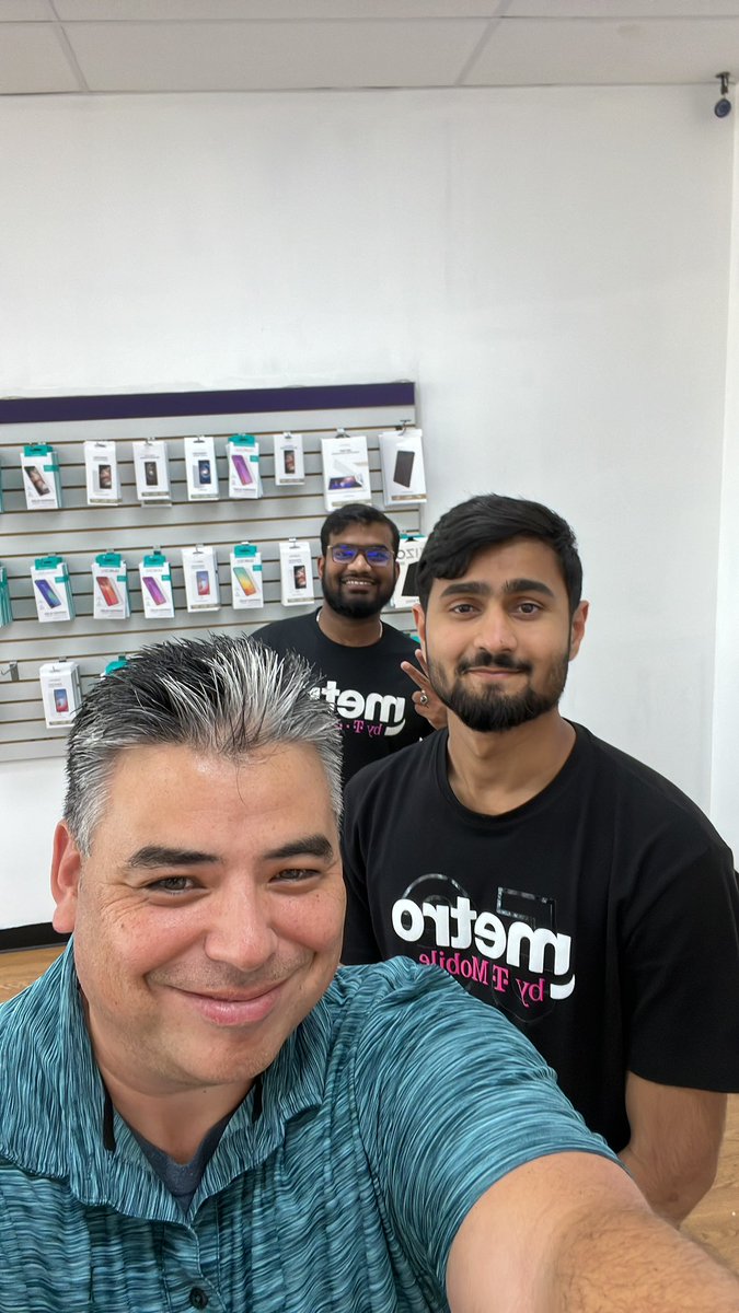 Hanging out on #fieldfriday with the awesome guys over at our Crowley location! 17 devices out the door already! What a way to finish the month strong!
