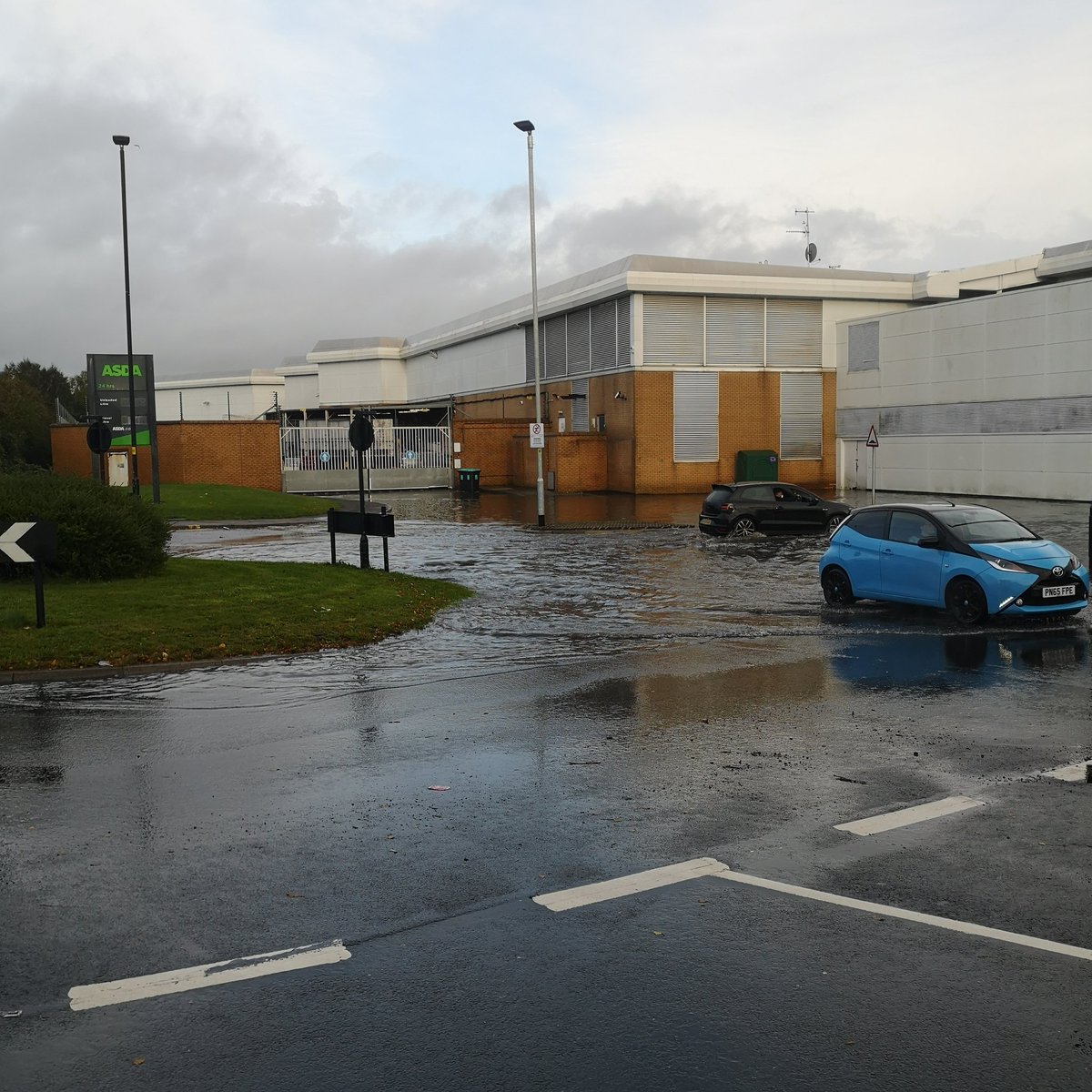 JohnnyGrande21's tweet photo. @ChadWeather Not surprised Wigan was high in the table, horrific rain this afternoon https://t.co/YP3Yrdioub